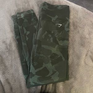 Slightly worn Gymshark leggings. Very flattering & form fitting.